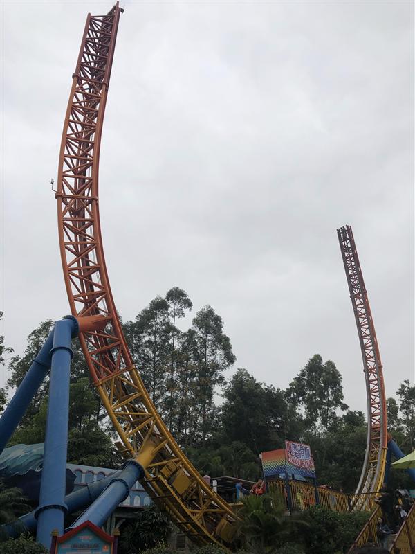 中国 广州 长隆欢乐世界U型滑板 中国 广州 长隆欢乐世界U型滑板