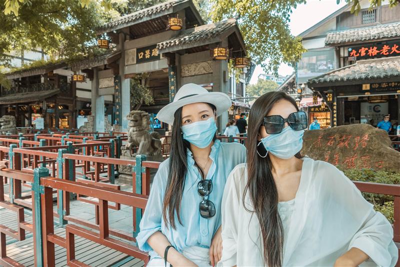 重庆 沙坪坝 磁器口 大门合影  重庆 沙坪坝 磁器口 大门合影