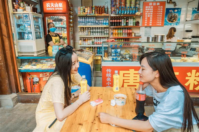 重庆 解放碑 洪崖洞 巴渝民宿美食街 豆豆和楠楠 夏天 杨志熠 重庆 解放碑 洪崖洞 巴渝民宿美食街 豆豆和楠楠 夏天 杨志熠