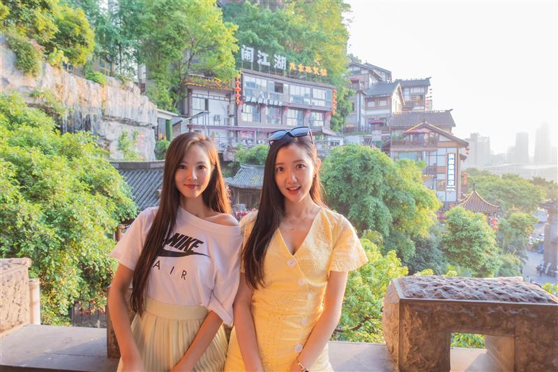 重庆 解放碑 洪崖洞 巴渝民宿美食街 