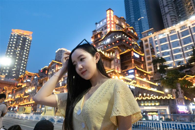 重庆 解放碑 洪崖洞 楠楠单人照 重庆 解放碑 洪崖洞 楠楠单人照