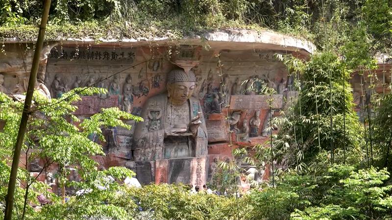 中国 重庆市 大足石刻 宝顶山石刻 便佛报恩经变相正面