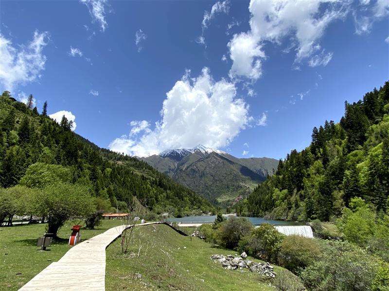 Scenery along the Dagu Glacier Scenery along the Dagu Glacier