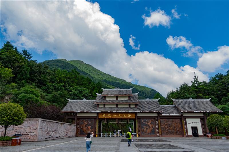 重庆 涪陵 武陵山大裂谷 景区大门 夏季 