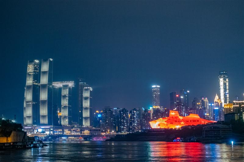 中国 重庆 长江黄金游轮 船上拍摄的重庆夜景 来福士广场 江北大剧院 重庆江景  中国 重庆 长江黄金游轮 船上拍摄的重庆夜景 来福士广场 江北大剧院 重庆江景
