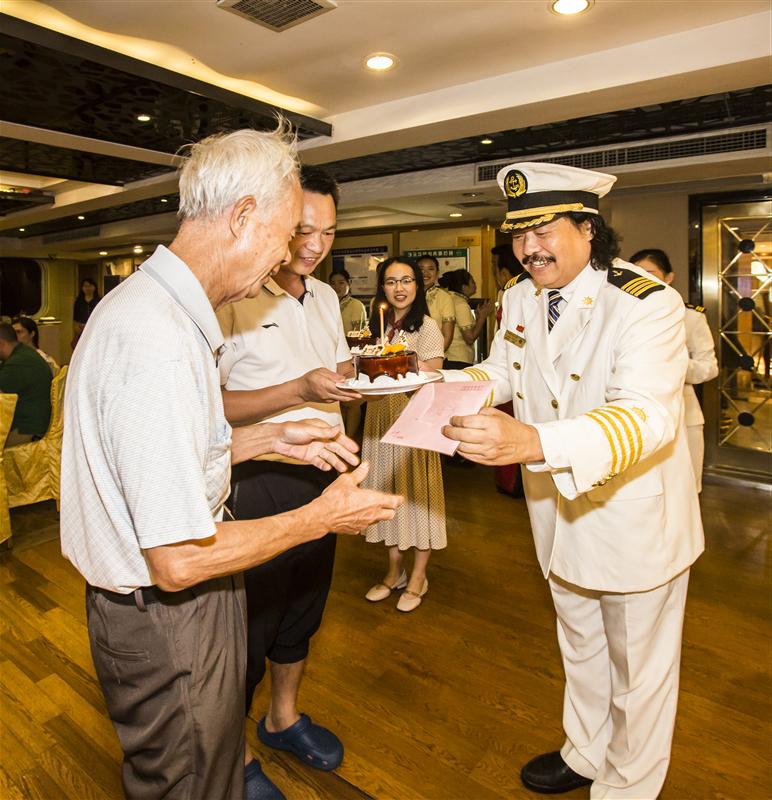 黄金游轮 硬件 分船图片 黄金2号 拍摄 黄金游轮 硬件 分船图片 黄金2号 拍摄