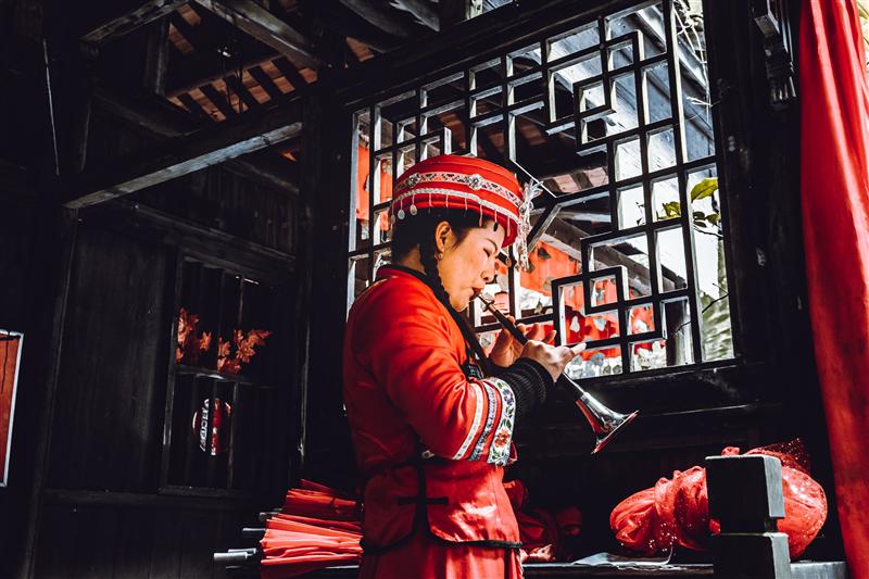 The youngest sister of the Tujia ethnic group from a Three Gorges family in Yichang, Hubei, China The youngest sister of the Tujia ethnic group from a Three Gorges family in Yichang, Hubei, China