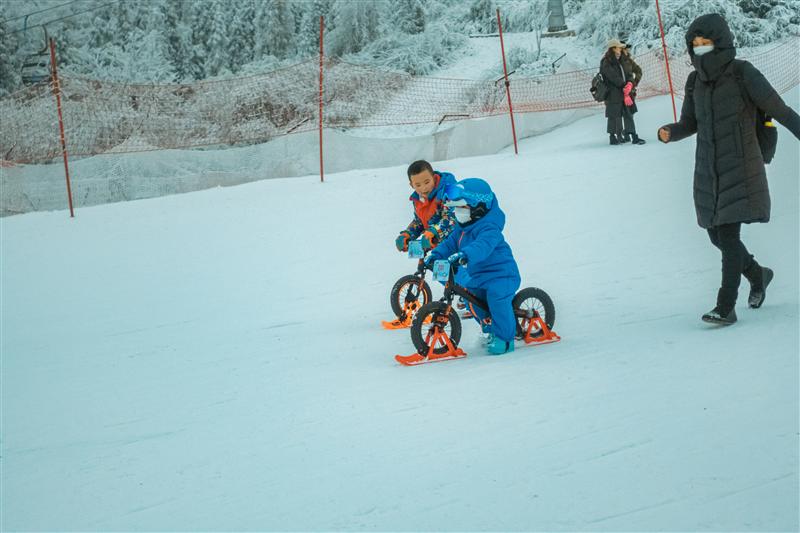 中国 重庆 丰都 南天湖 南天湖国际滑雪场 儿童比赛 冬季 杨志熠