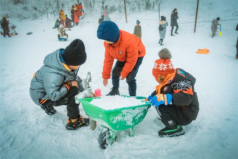 中国 重庆 丰都 南天湖 南天湖国际滑雪场 戏雪乐园 冬季 杨志熠