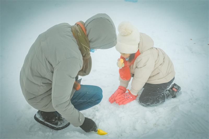 中国 重庆 丰都 南天湖 南天湖国际滑雪场 玩雪的人 冬季 杨志熠