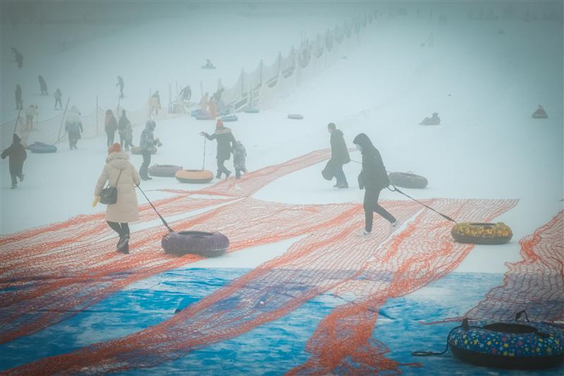 中国 重庆 丰都 南天湖 南天湖国际滑雪场 雪圈 冬季 杨志熠