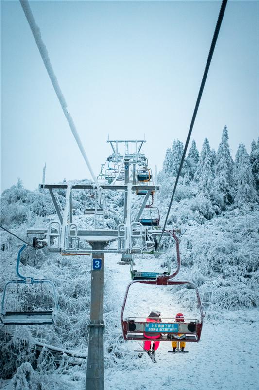 中国 重庆 丰都 南天湖 南天湖国际滑雪场 高级道及缆车 冬季 杨志熠