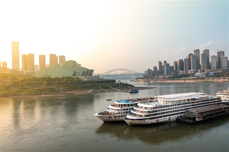 中国 重庆 朝天门 星际邮轮 雅典娜号 外观  中国 重庆 朝天门 星际邮轮 雅典娜号 外观