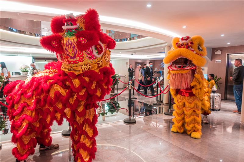 中国 重庆 朝天门 星际邮轮 雅典娜号 舞狮迎宾  中国 重庆 朝天门 星际邮轮 雅典娜号 舞狮迎宾