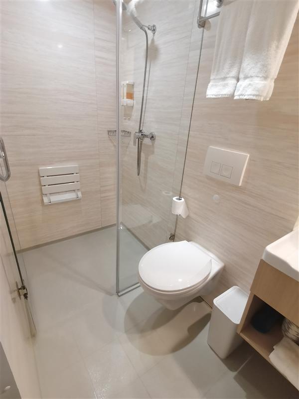 TOILET TOILET