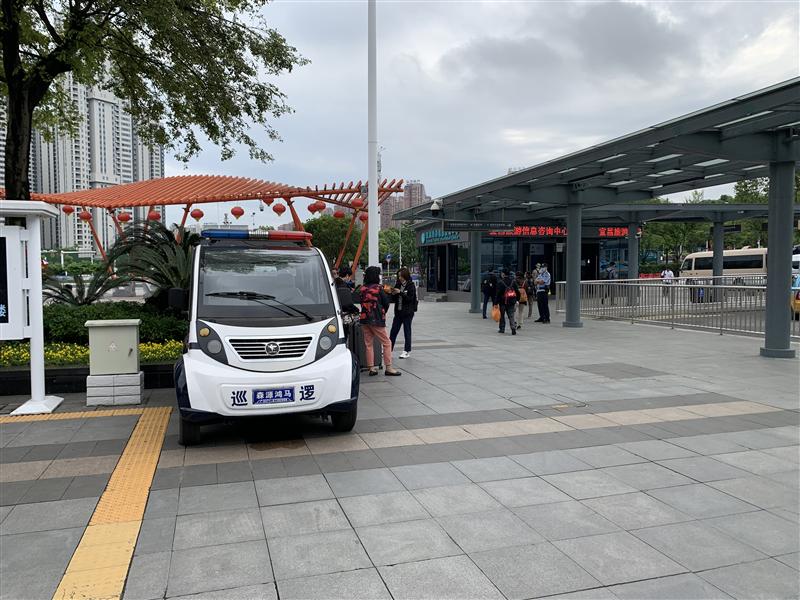 Transfer ticket counter for luxury cruise ships at Yichang East Railway Station in Hubei, China Transfer ticket counter for luxury cruise ships at Yichang East Railway Station in Hubei, China