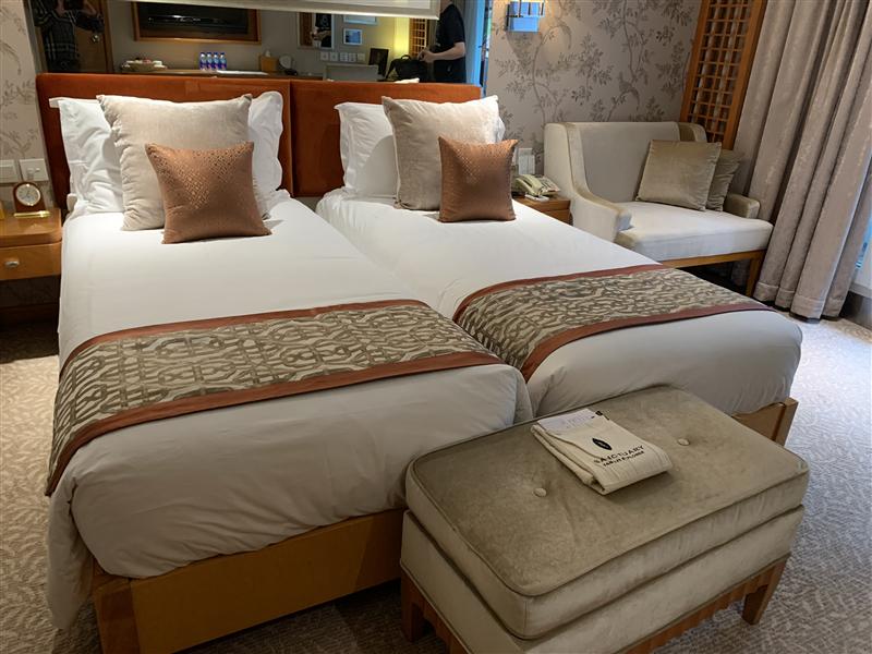 Yangtze River Three Gorges No.1 Deluxe Suite King Size Bed Yangtze River Three Gorges No.1 Deluxe Suite King Size Bed