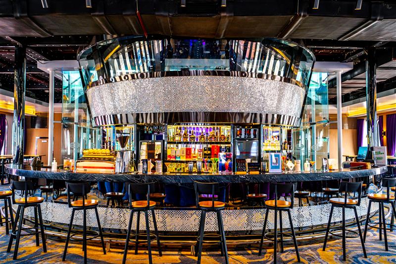 Three Gorges Cruise Meiwei Series Hyatt Yangtze Club Bar Three Gorges Cruise Meiwei Series Hyatt Yangtze Club Bar