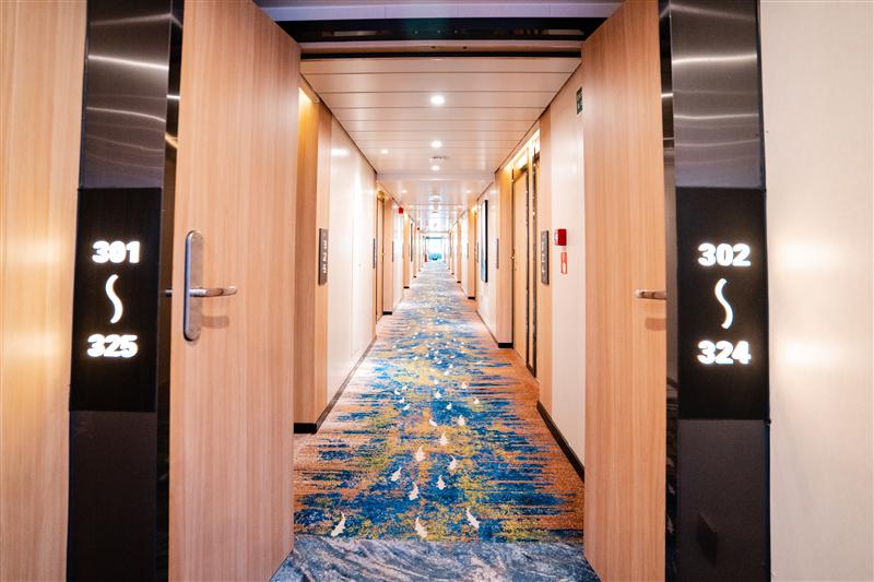 Three Gorges Cruise Meiwei Series Hyatt Corridor Three Gorges Cruise Meiwei Series Hyatt Corridor