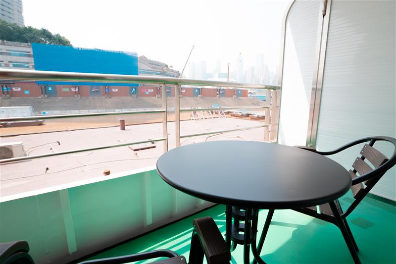 Three Gorges Cruise Meiwei Series Hyatt Deluxe Balcony King Room Three Gorges Cruise Meiwei Series Hyatt Deluxe Balcony King Room