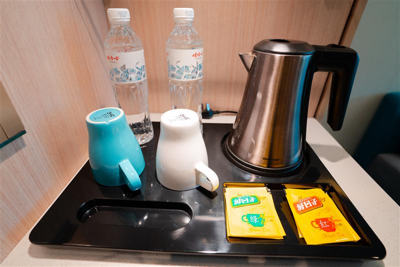 Three Gorges Cruise, Meiwei Hyatt Room, Tea and Beverages Three Gorges Cruise, Meiwei Hyatt Room, Tea and Beverages