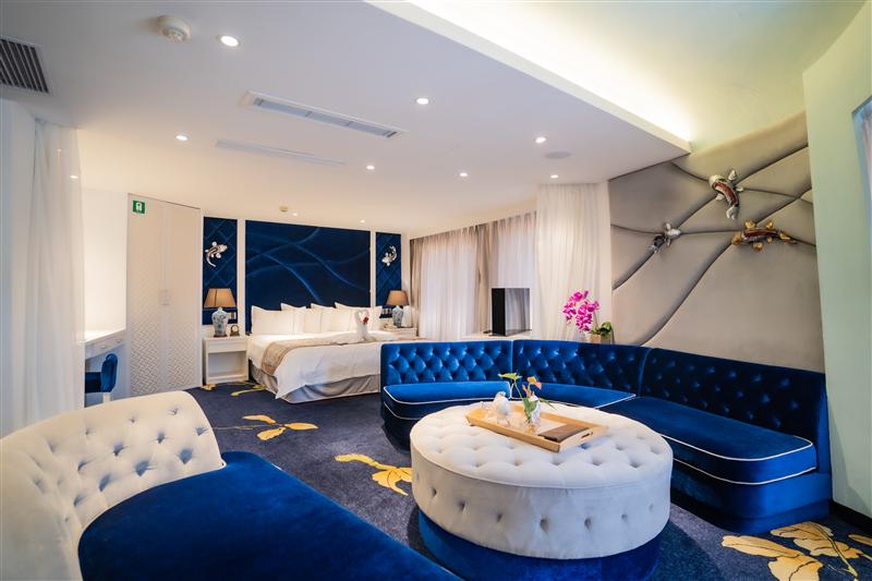 Three Gorges Cruise, Meiwei Kaizhen Shangri La Suite Three Gorges Cruise, Meiwei Kaizhen Shangri La Suite