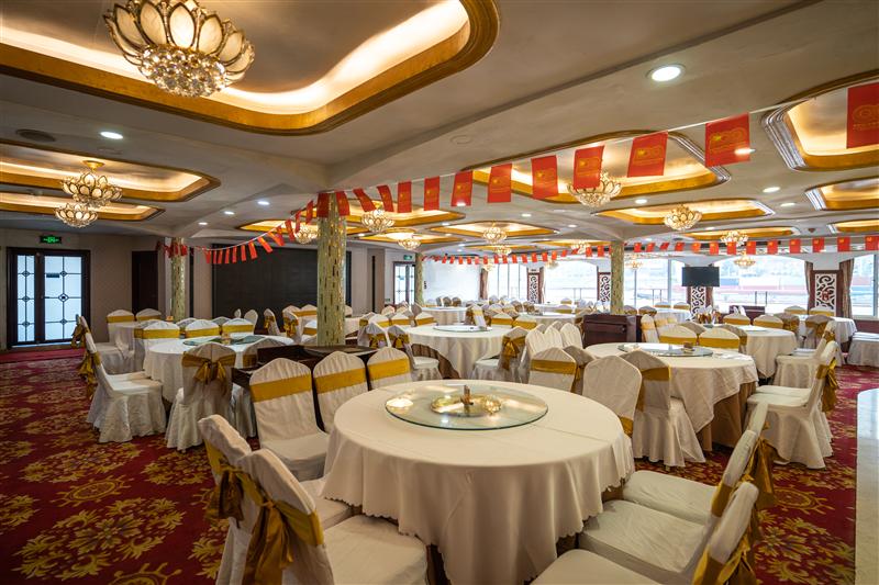 华夏神女2号2楼自助餐厅 华夏神女2号2楼自助餐厅