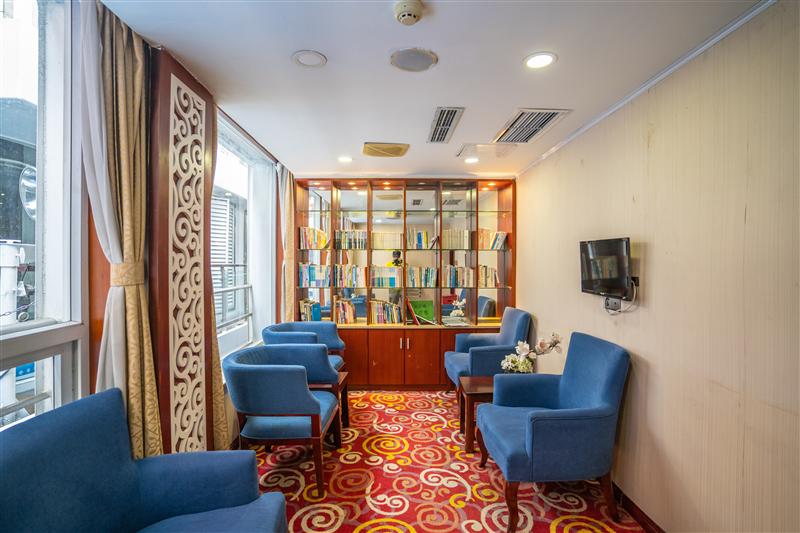 Three Gorges Cruise Ship Huaxia Goddess No.2 Three Gorges Cruise Ship Huaxia Goddess No.2