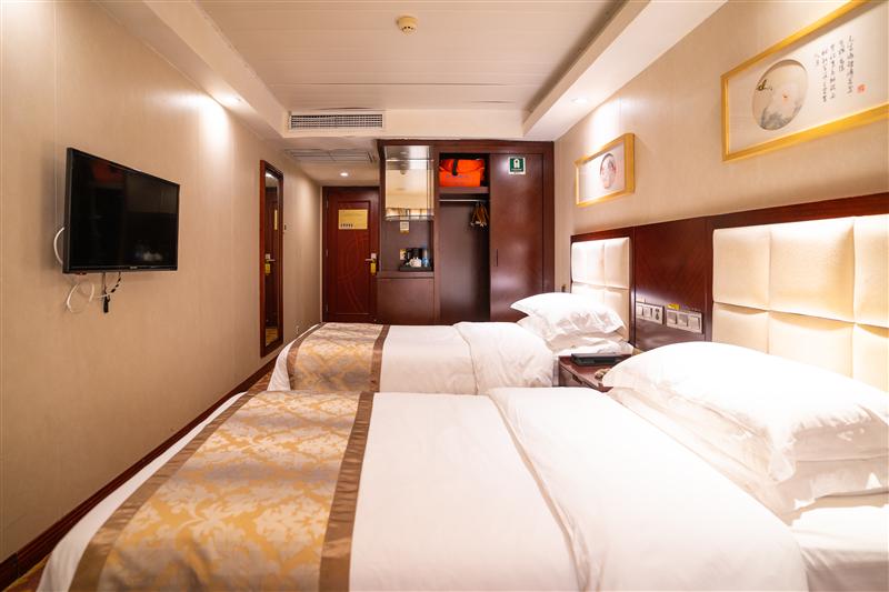 Three Gorges Cruise Ship Huaxia Goddess No.2 Three Gorges Cruise Ship Huaxia Goddess No.2