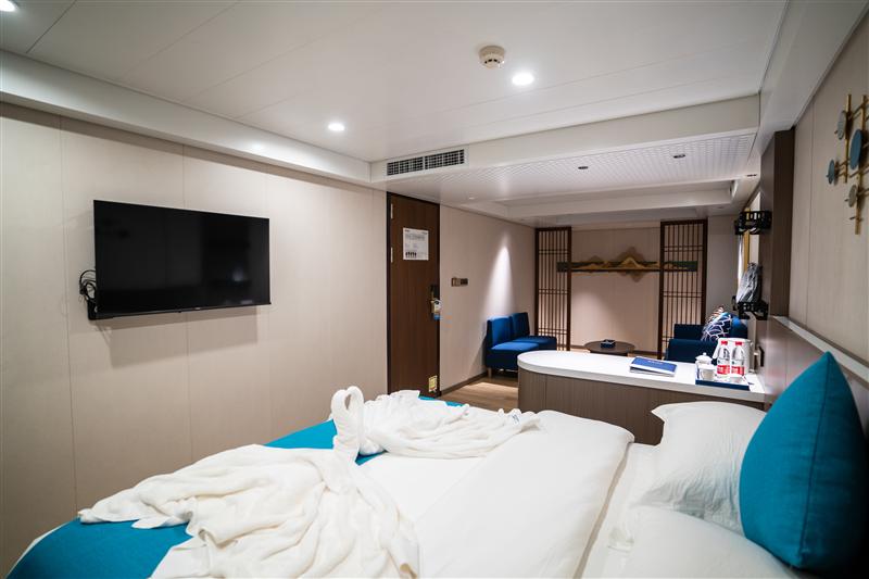 Three Gorges Cruise Ship Huaxia Goddess Three Gorges Cruise Ship Huaxia Goddess