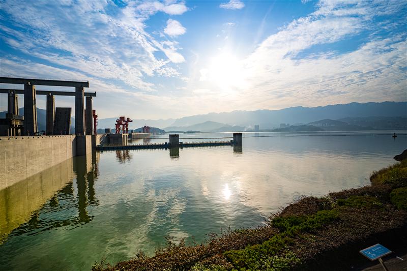 185 Platform of Three Gorges Dam in Yichang, China 185 Platform of Three Gorges Dam in Yichang, China