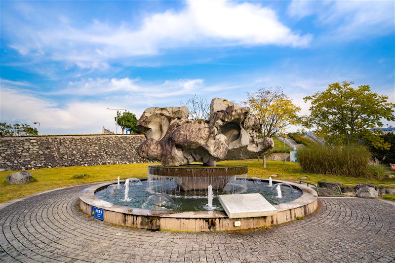 三峡大坝坛子岭景区万年江底奇石 三峡大坝坛子岭景区万年江底奇石