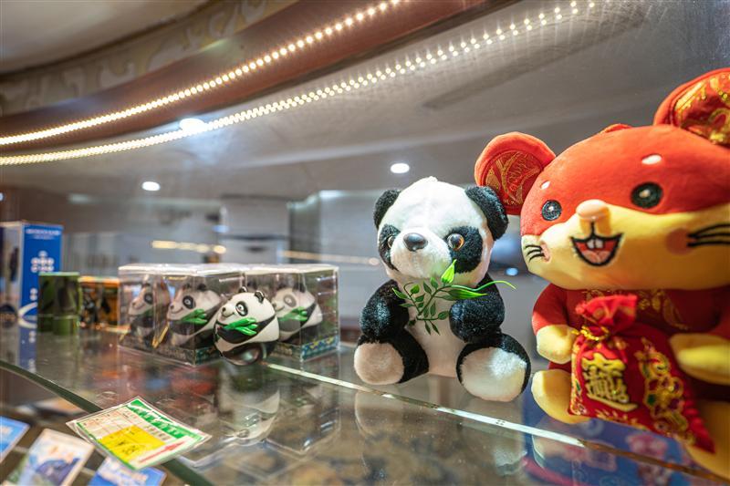 Victoria Kaina Commercial Street Victoria Kaina Commercial Street