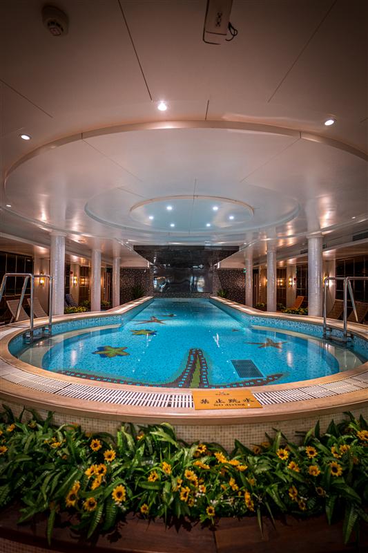 Three Gorges Century Mythical Constant Temperature Swimming Pool Three Gorges Century Mythical Constant Temperature Swimming Pool
