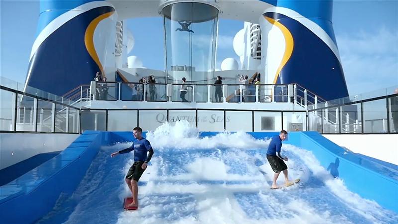 海洋郵輪海洋量子號甲板沖浪