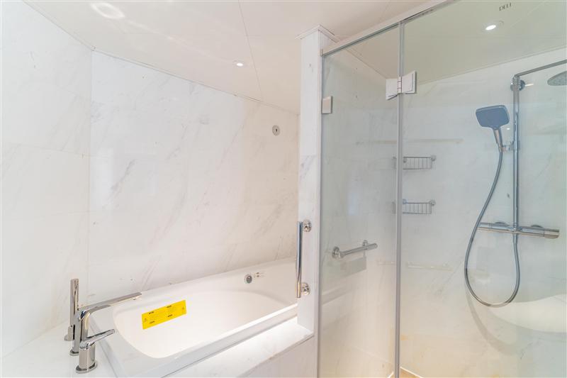 Kaige Suite Bathroom Kaige Suite Bathroom