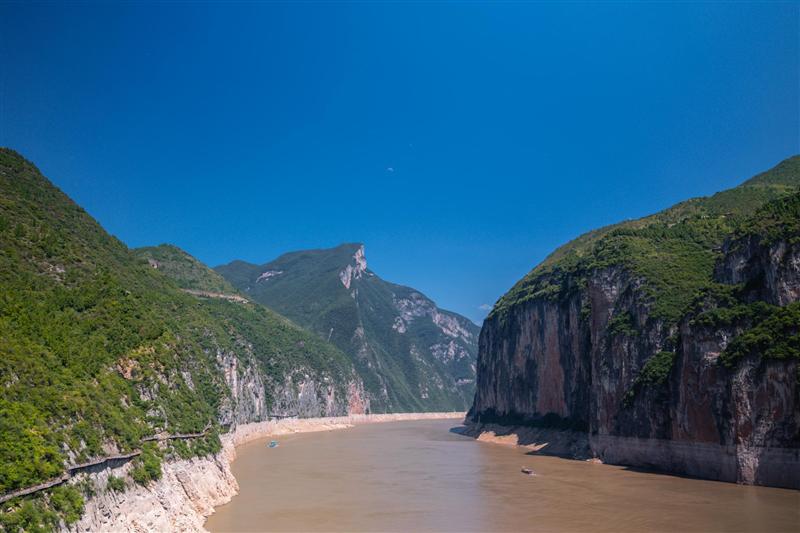 Yangtze River Exploration Ship Qutangxia Yangtze River Exploration Ship Qutangxia