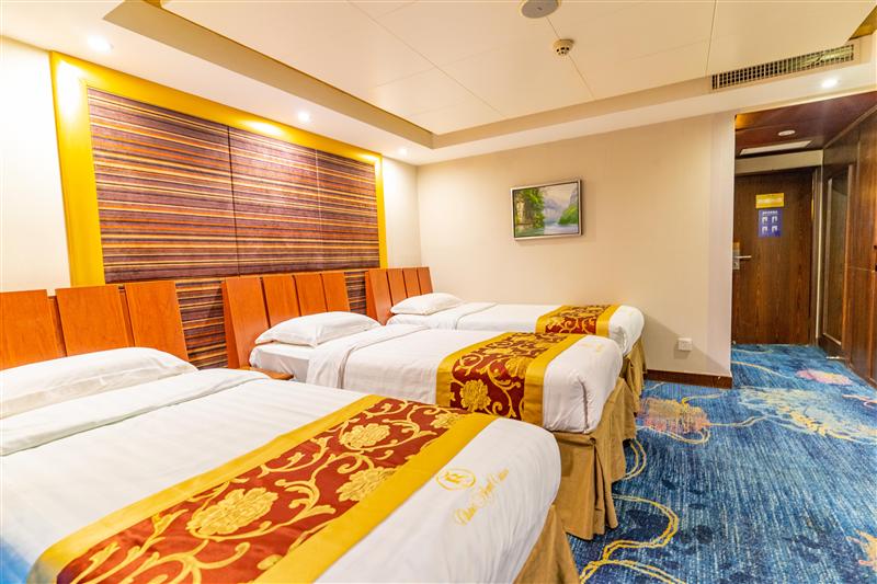 Royal Starlight Business Triple Room Royal Starlight Business Triple Room