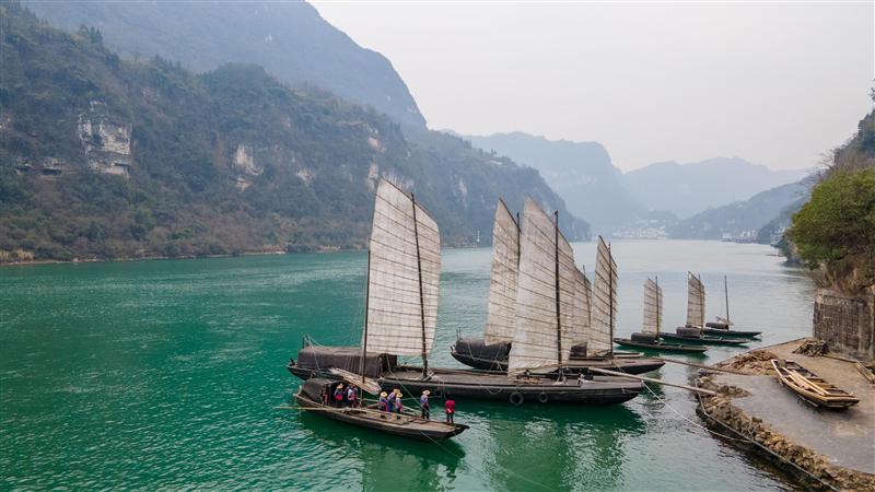 Three Gorges, Yangtze River No. 3, Three Gorges Family Three Gorges, Yangtze River No. 3, Three Gorges Family