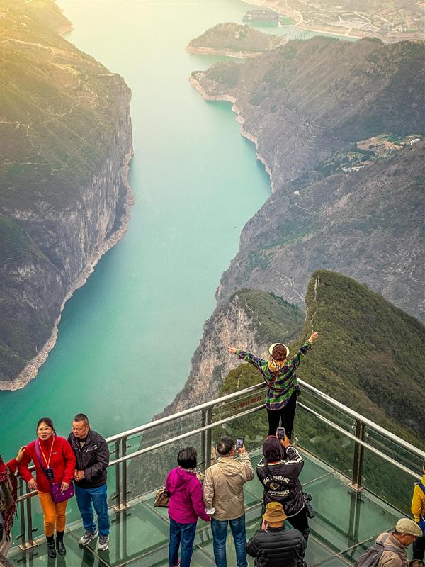 长江探索三峡之巅 长江探索三峡之巅