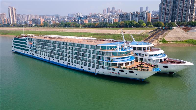 三峡丰都港世纪凯歌总统七号航拍 三峡丰都港世纪凯歌总统七号航拍