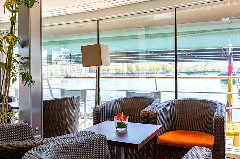 伯爵夫人号邮轮 伯爵夫人号邮轮