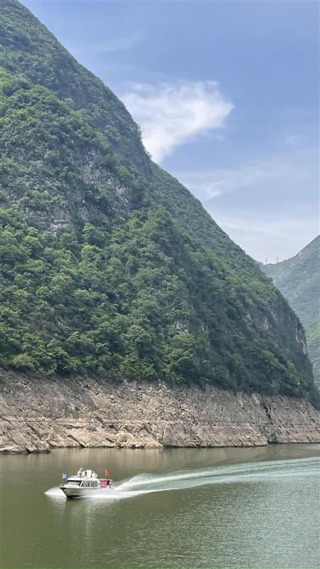 三峡游轮三峡风景 三峡游轮三峡风景