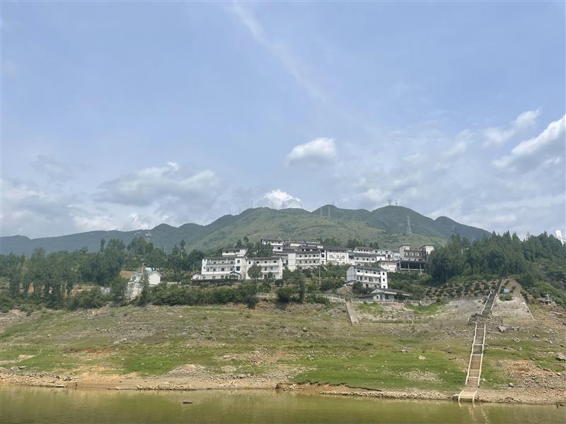 三峡游轮三峡风景小三峡岸边房子 三峡游轮三峡风景小三峡岸边房子