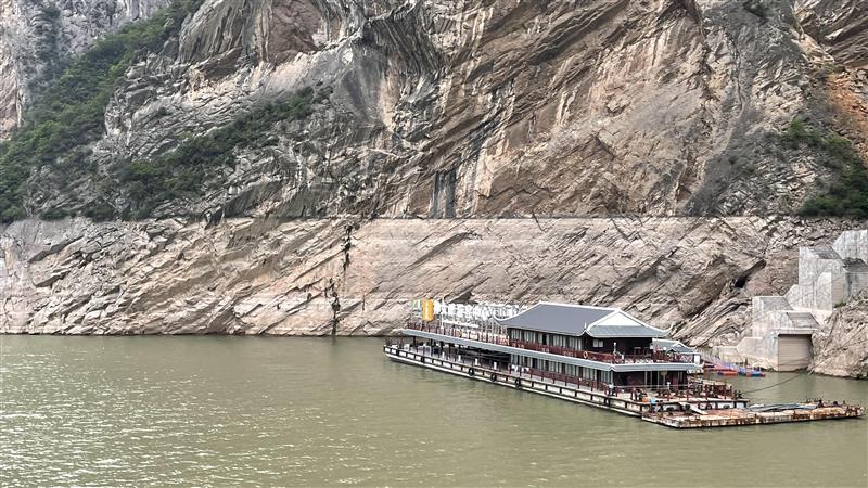 三峡游轮三峡风景 三峡游轮三峡风景