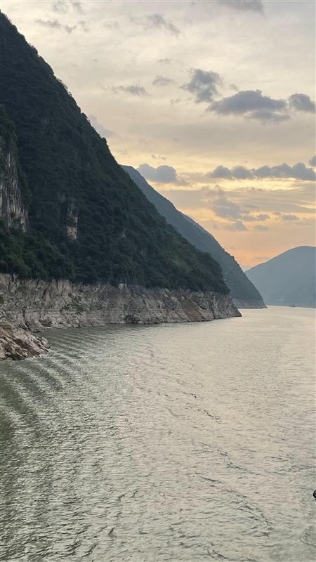 三峡游轮三峡风景 三峡游轮三峡风景