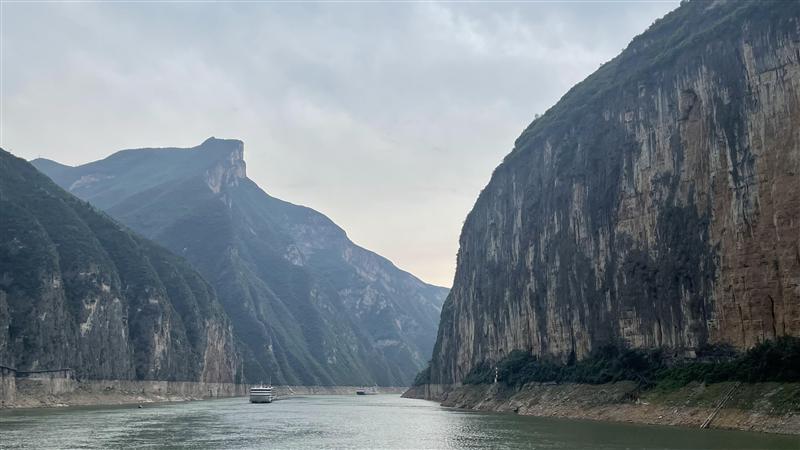 三峡游轮三峡风景上水使出夔门 三峡游轮三峡风景上水使出夔门
