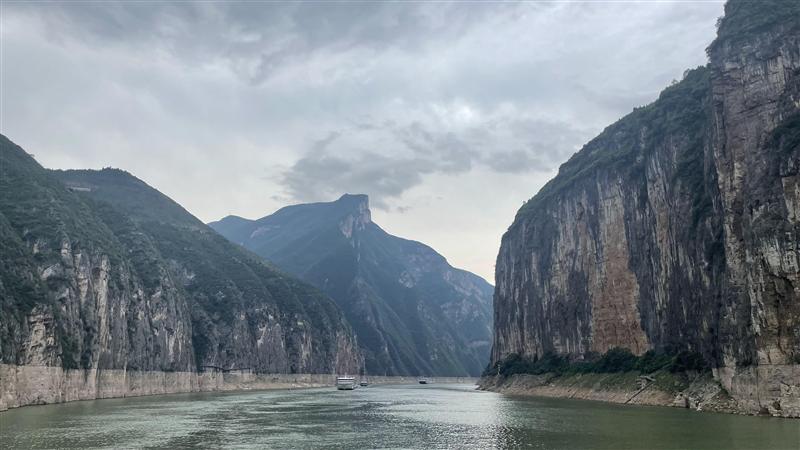 三峡游轮三峡风景上水使出夔门 三峡游轮三峡风景上水使出夔门
