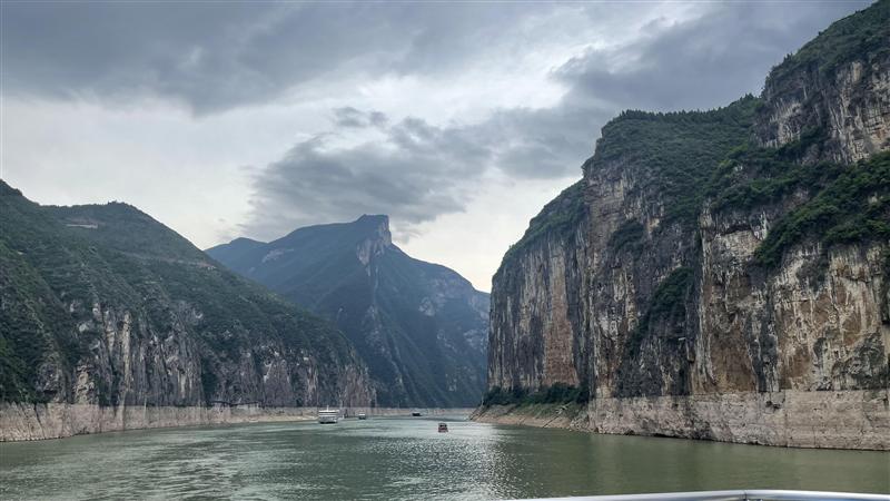 三峡游轮三峡风景上水使出夔门 三峡游轮三峡风景上水使出夔门