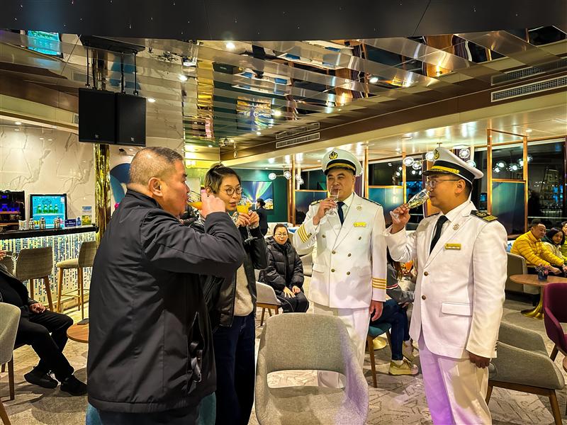 三峽長江叁號船長見面會 三峽長江叁號船長見面會